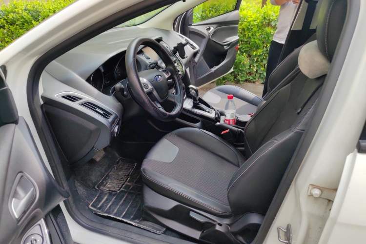 Used Ford Focus 2012 Sedan 1.6L Automatic Fashion Edition Left Front Seat