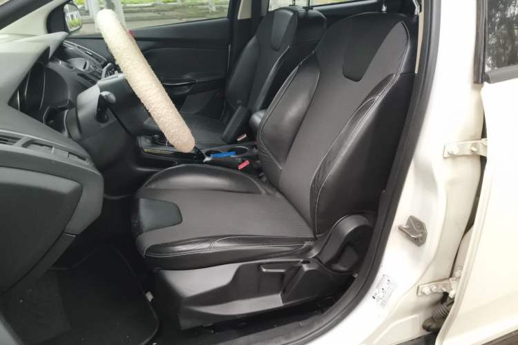 Used Ford Focus 2012 Sedan 1.6L Automatic Fashion Edition Left Front Seat