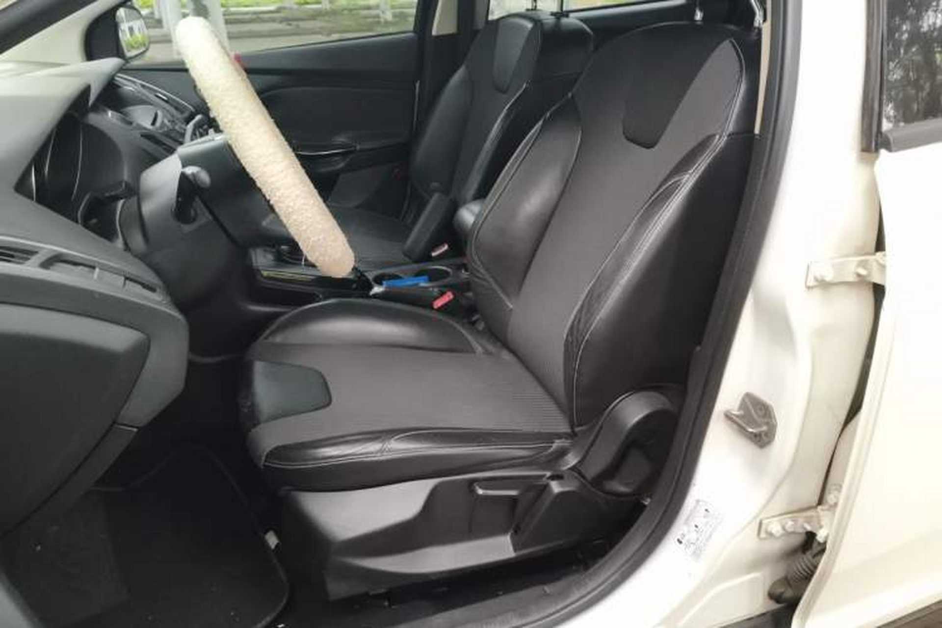 Used Ford Focus 2012 Sedan 1.6L Automatic Fashion Edition Left Front Seat