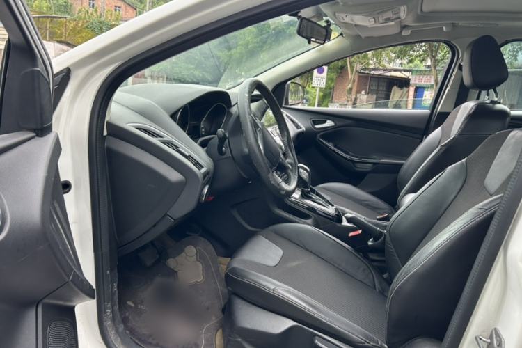 Used Ford Focus 2012 Sedan 1.6L Automatic Fashion Edition Left Front Seat