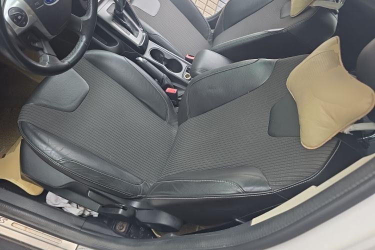 Used Ford Focus 2012 Hatchback 1.6L Automatic Fashion Edition Left Front Seat