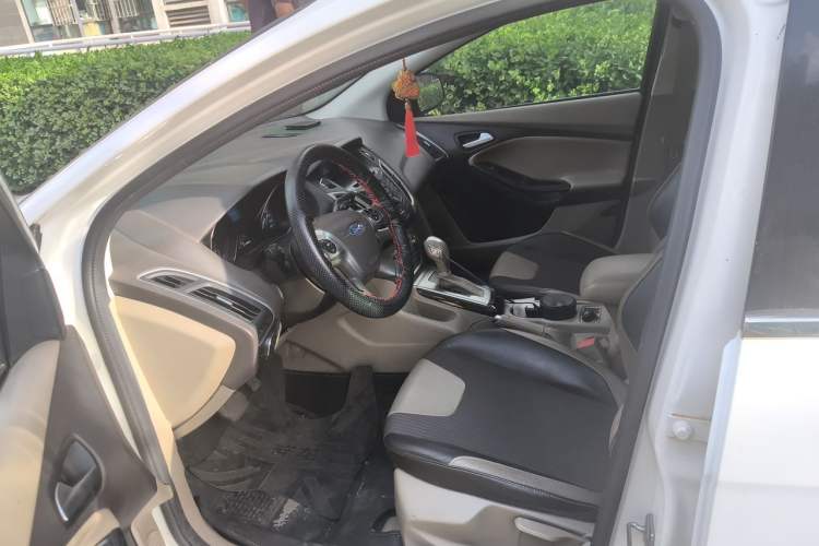 Used Ford Focus 2012 Hatchback 1.6L Automatic Fashion Edition Left Front Seat