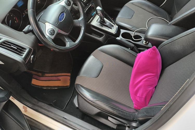 Used Ford Focus 2012 Sedan 1.6L Automatic Fashion Edition Left Front Seat