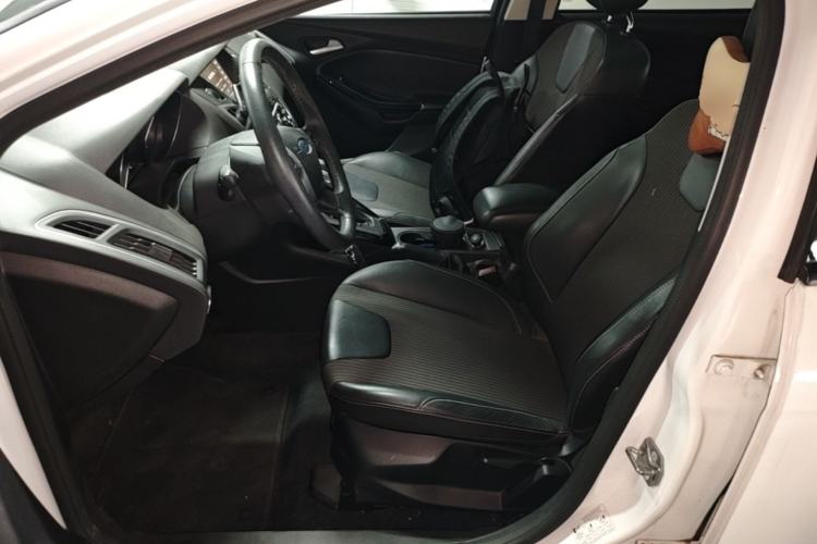 Used Ford Focus 2012 Sedan 1.6L Automatic Fashion Edition Left Front Seat