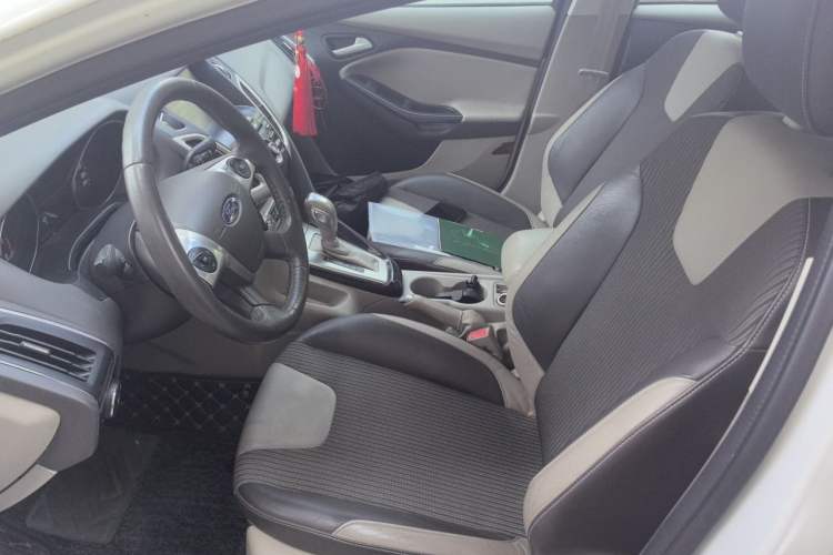 Used Ford Focus 2012 Sedan 1.6L Automatic Fashion Edition Left Front Seat