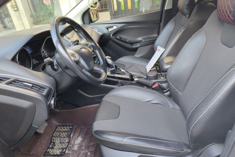 Used Ford Focus 2012 Hatchback 1.6L Automatic Fashion Edition Left Front Seat