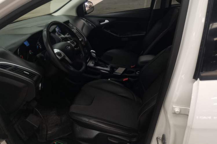 Used Ford Focus 2012 Hatchback 1.6L Automatic Fashion Edition Left Front Seat