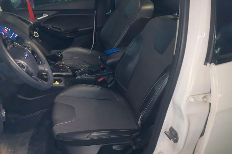 Used Ford Focus 2012 Sedan 1.6L Manual Fashion Edition Left Front Seat