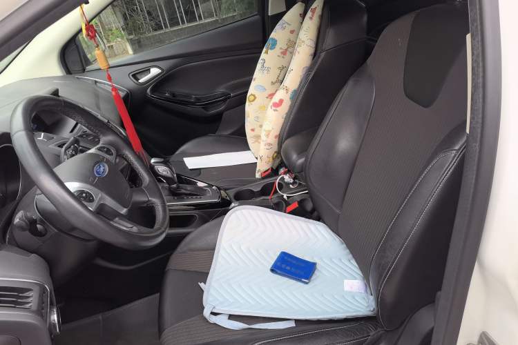 Used Ford Focus 2012 Sedan 1.6L Automatic Fashion Edition Left Front Seat