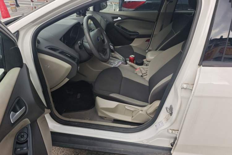 Used Ford Focus 2012 Sedan 1.6L Automatic Comfort Model Left Front Seat