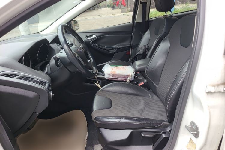 Used Ford Focus 2012 Sedan 1.6L Automatic Fashion Edition Left Front Seat