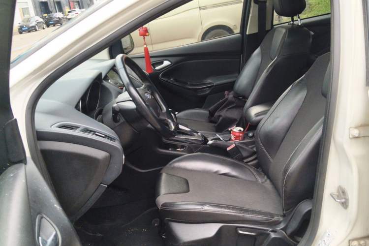 Used Ford Focus 2012 Sedan 1.6L Automatic Fashion Edition Left Front Seat