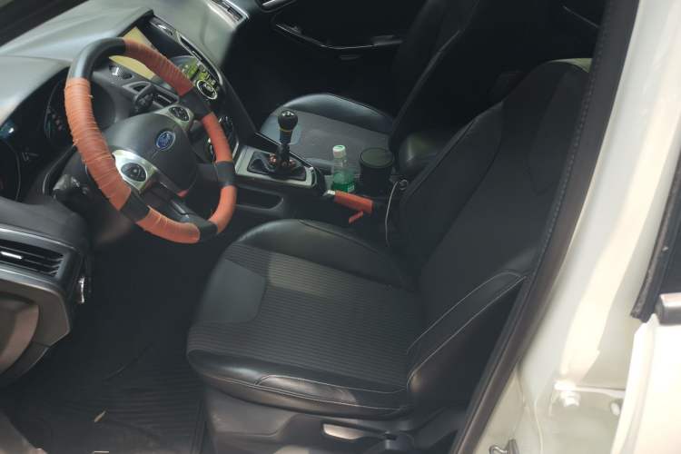Used Ford Focus 2012 Sedan 1.6L Manual Fashion Edition Left Front Seat