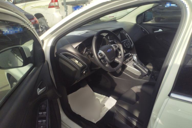 Used Ford Focus 2012 Hatchback 2.0L Automatic Luxury Sport Model Left Front Seat