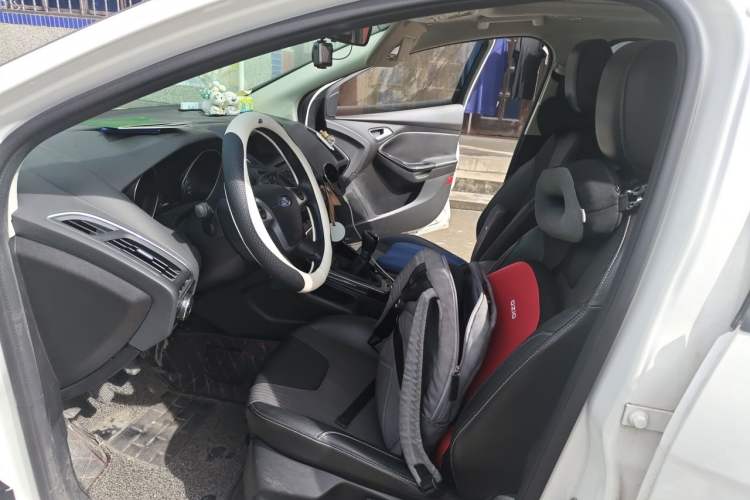 Used Ford Focus 2012 Sedan 1.6L Manual Fashion Edition Left Front Seat