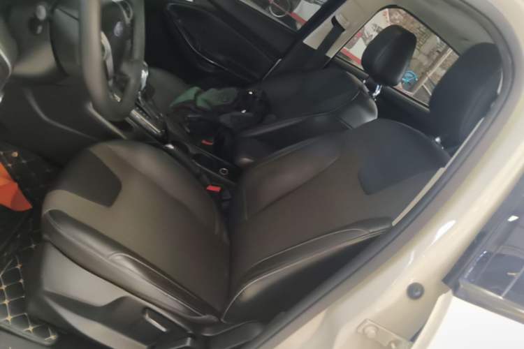 Used Ford Focus 2012 Sedan 1.6L Automatic Fashion Edition Left Front Seat