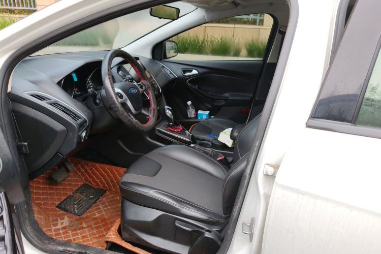 Used Ford Focus 2012 Sedan 1.6L Automatic Fashion Edition Left Front Seat