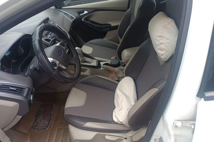 Used Ford Focus 2012 Sedan 1.6L Automatic Fashion Edition Left Front Seat