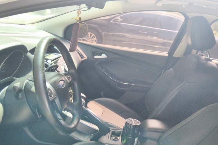 Used Ford Focus 2012 Hatchback 2.0L Automatic Luxury Sport Model Left Front Seat