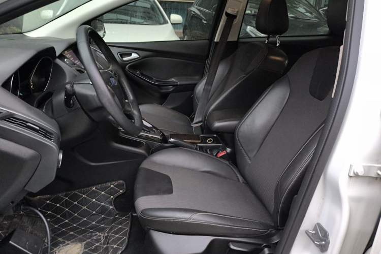 Used Ford Focus 2012 Hatchback 1.6L Automatic Fashion Edition Left Front Seat