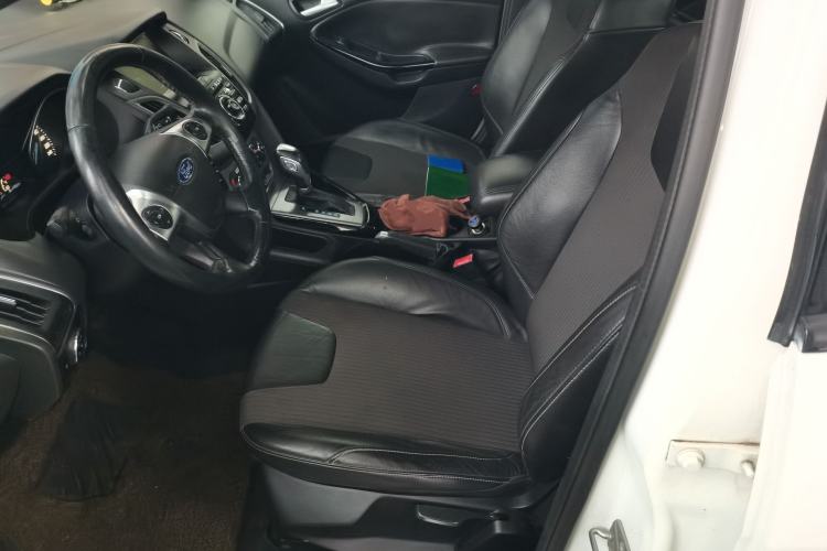 Used Ford Focus 2012 Sedan 1.6L Automatic Fashion Edition Left Front Seat