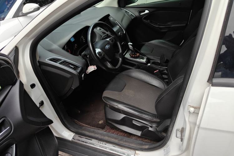 Used Ford Focus 2012 Sedan 1.6L Automatic Fashion Edition Left Front Seat