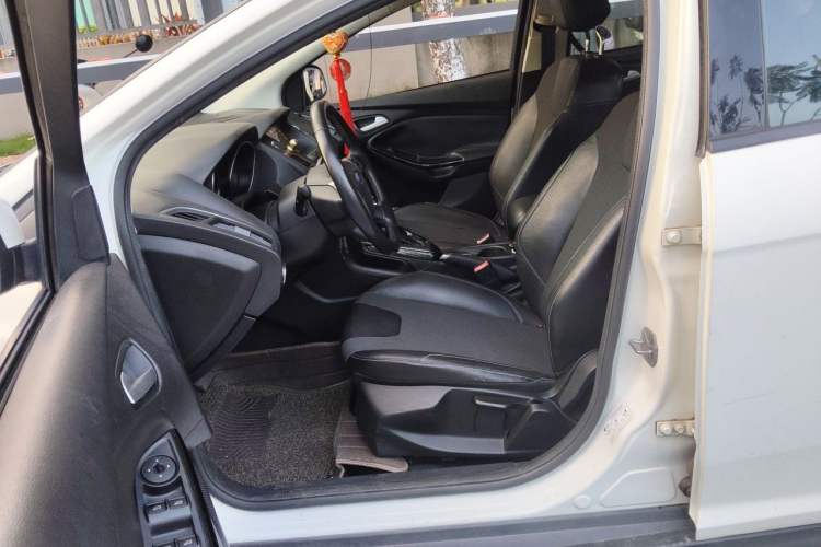 Used Ford Focus 2012 Sedan 1.6L Automatic Fashion Edition Left Front Seat