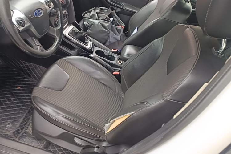 Used Ford Focus 2012 Sedan 1.6L Manual Fashion Edition Left Front Seat