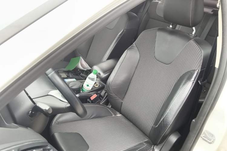 Used Ford Focus 2012 Sedan 1.6L Automatic Fashion Edition Left Front Seat