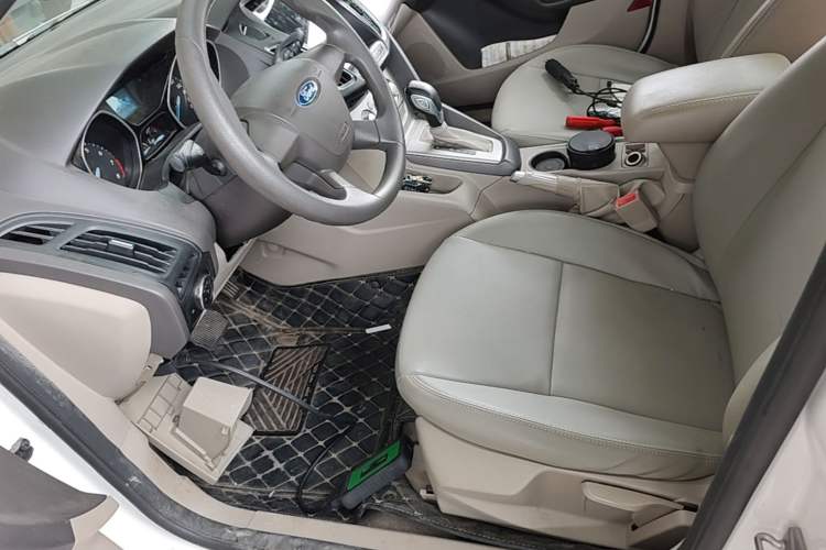 Used Ford Focus 2012 Sedan 1.6L Automatic Comfort Model Left Front Seat