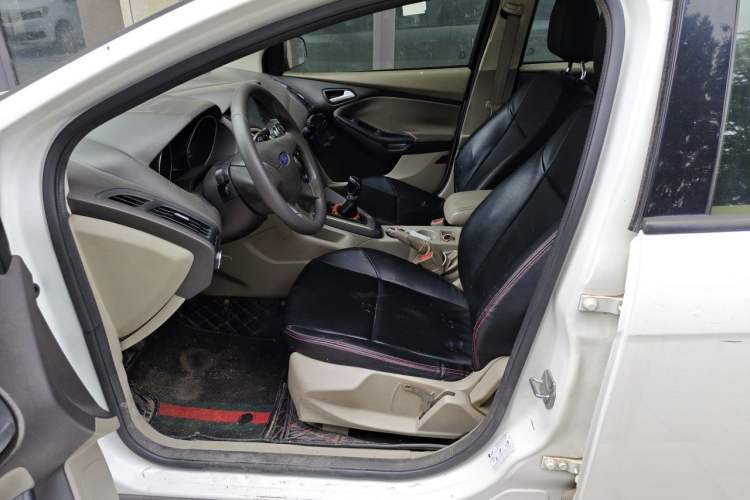 Used Ford Focus 2012 Sedan 1.6L Manual Comfort Model Left Front Seat