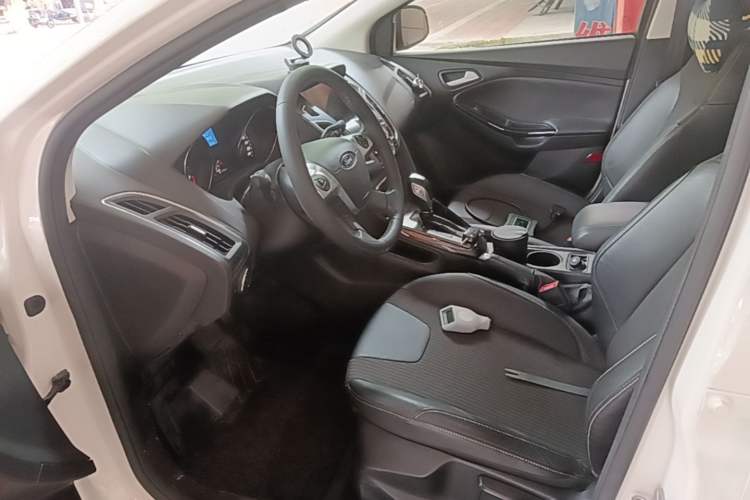 Used Ford Focus 2012 Hatchback 1.6L Automatic Fashion Edition Left Front Seat