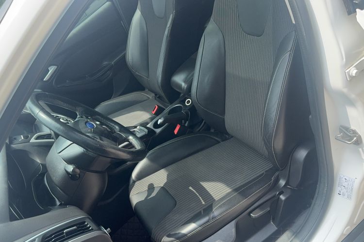 Used Ford Focus 2012 Sedan 1.6L Automatic Fashion Edition Left Front Seat
