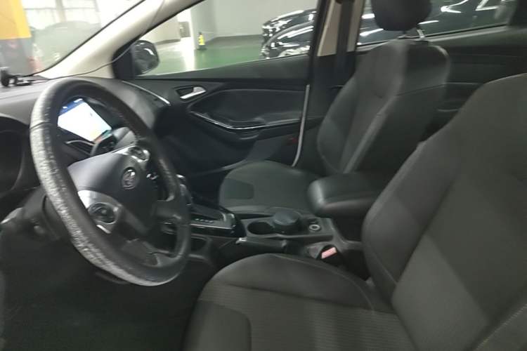Used Ford Focus 2012 Sedan 1.6L Automatic Fashion Edition Left Front Seat