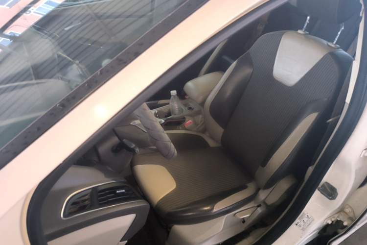 Used Ford Focus 2012 Sedan 1.6L Automatic Fashion Edition Left Front Seat