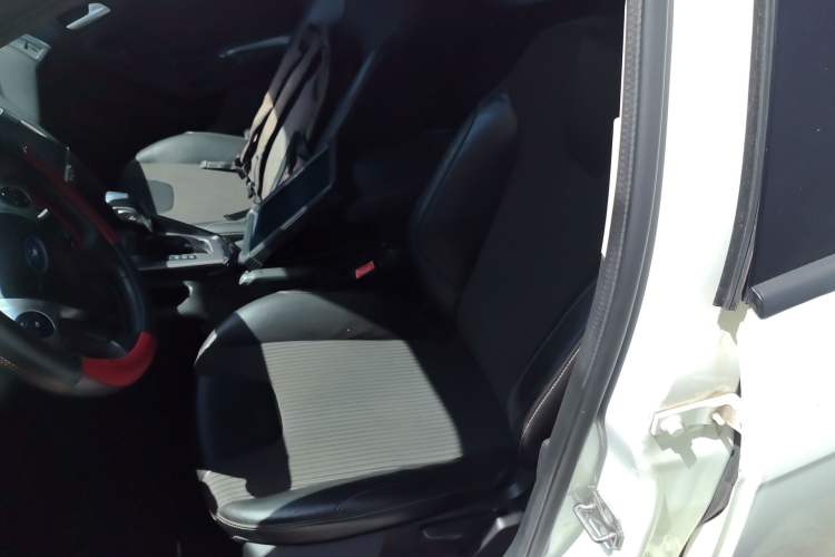 Used Ford Focus 2012 Sedan 1.6L Automatic Fashion Edition Left Front Seat
