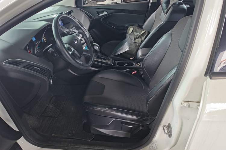 Used Ford Focus 2012 Hatchback 1.6L Automatic Fashion Edition Left Front Seat