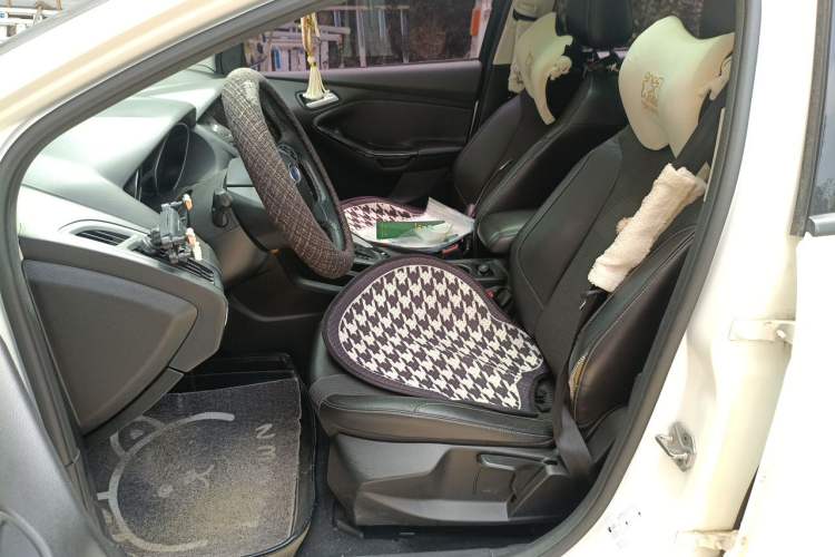 Used Ford Focus 2012 Sedan 1.6L Automatic Fashion Edition Left Front Seat