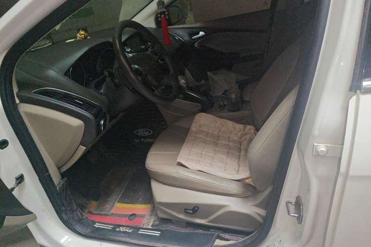 Used Ford Focus 2012 Sedan 1.6L Automatic Fashion Edition Left Front Seat