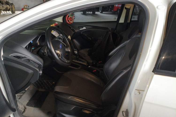 Used Ford Focus 2012 Hatchback 1.6L Automatic Fashion Edition Left Front Seat