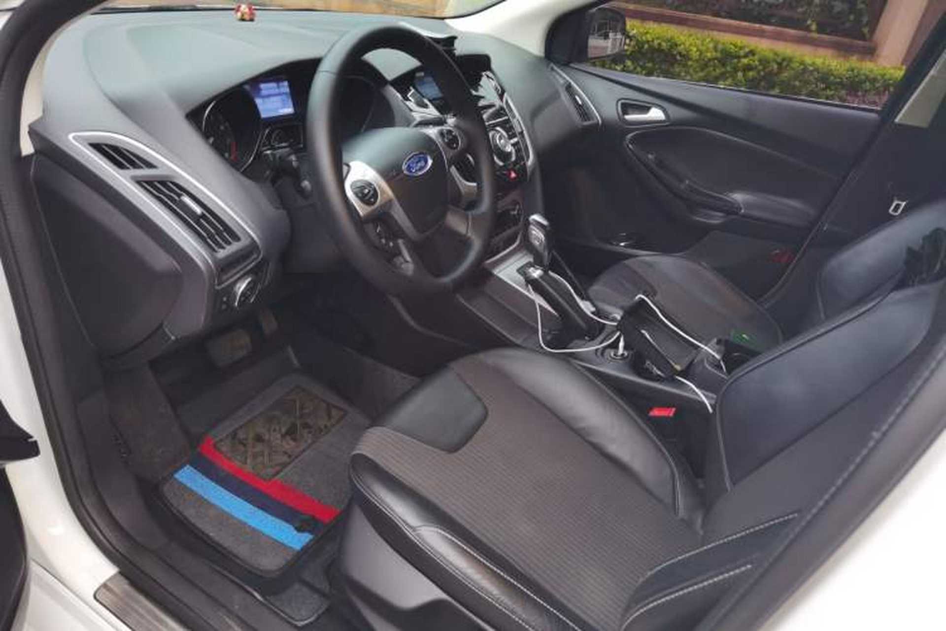 Used Ford Focus 2012 Hatchback 2.0L Automatic Luxury Sport Model Left Front Seat