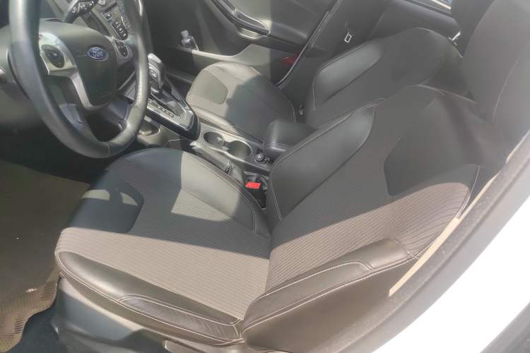 Used Ford Focus 2012 Sedan 1.6L Automatic Fashion Edition Left Front Seat