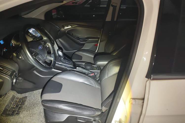 Used Ford Focus 2012 Sedan 1.6L Automatic Fashion Edition Left Front Seat