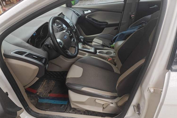 Used Ford Focus 2012 Hatchback 1.6L Automatic Fashion Edition Left Front Seat