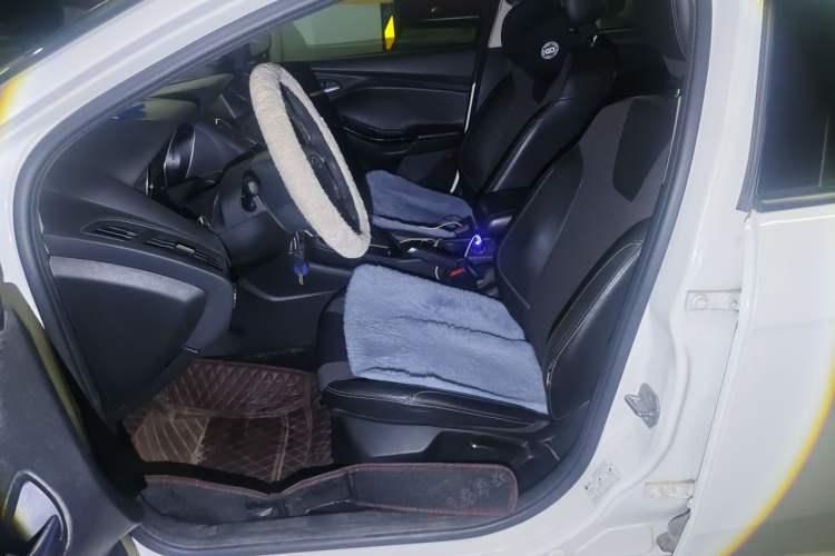 Used Ford Focus 2012 Sedan 1.6L Automatic Fashion Edition Left Front Seat