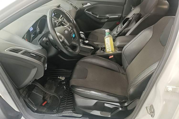 Used Ford Focus 2012 Hatchback 2.0L Automatic Luxury Sport Model Left Front Seat