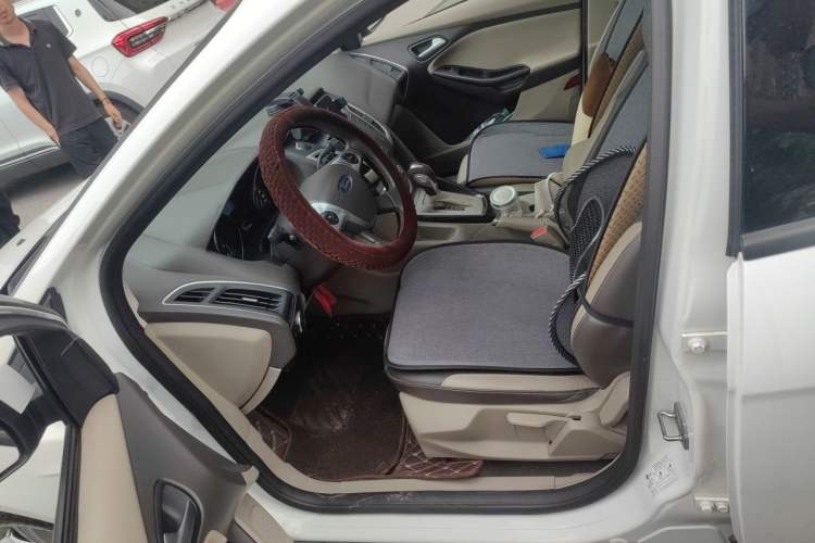 Used Ford Focus 2012 Sedan 1.6L Automatic Fashion Edition Left Front Seat