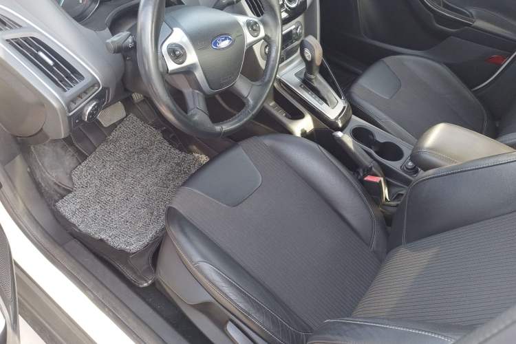Used Ford Focus 2012 Sedan 1.6L Automatic Fashion Edition Left Front Seat