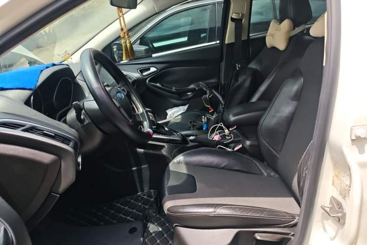 Used Ford Focus 2012 Sedan 1.6L Automatic Fashion Edition Left Front Seat