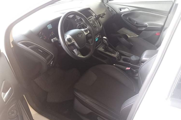 Used Ford Focus 2012 Hatchback 1.6L Automatic Fashion Edition Left Front Seat